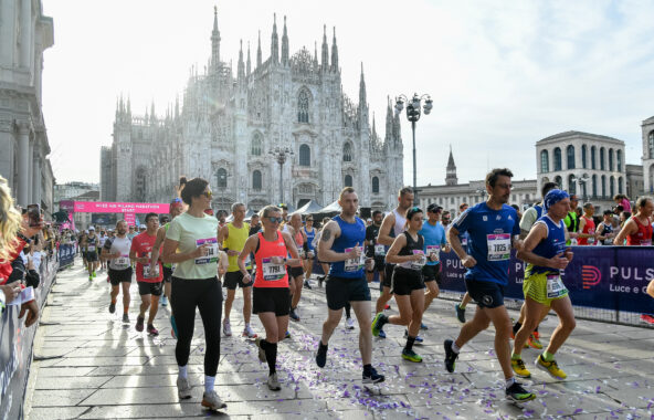 People running the Milano Marathon